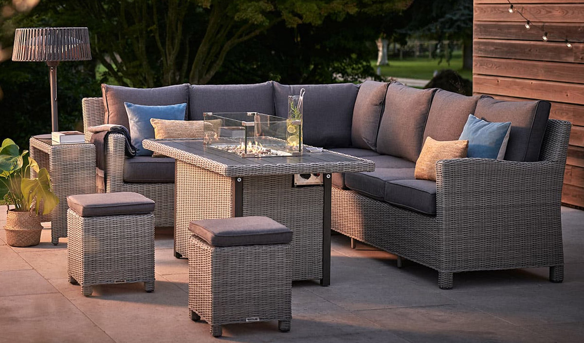 Palma Corner set with firepit table